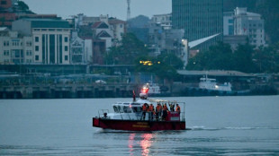 Intensa b&uacute;squeda de sobrevivientes tras mortal naufragio en Vietnam