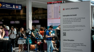 Les avions d'Air Canada clou&eacute;s au sol par une gr&egrave;ve des h&ocirc;tesses et stewards