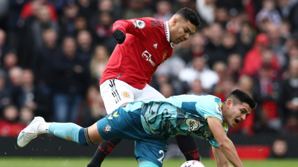 Ten Hag bemoans erratic refs after Casemiro red card in Man Utd draw