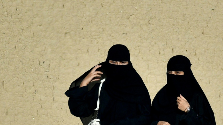 TPI emite ordens de prisão contra dois líderes talibãs por perseguição a mulheres