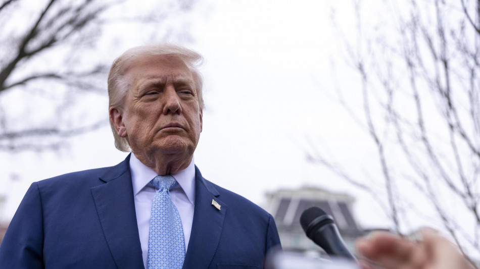 Trump, 'valuto un ridimensionamento dell'operazione in Iran'