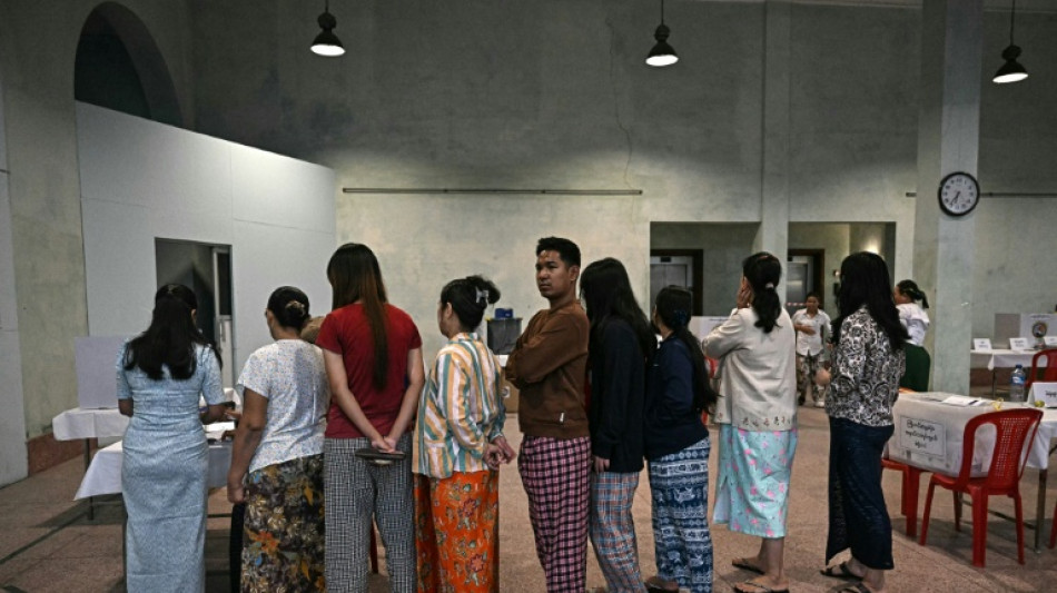 Birmanie: les &eacute;lections de la junte d&eacute;butent apr&egrave;s cinq ans de guerre civile