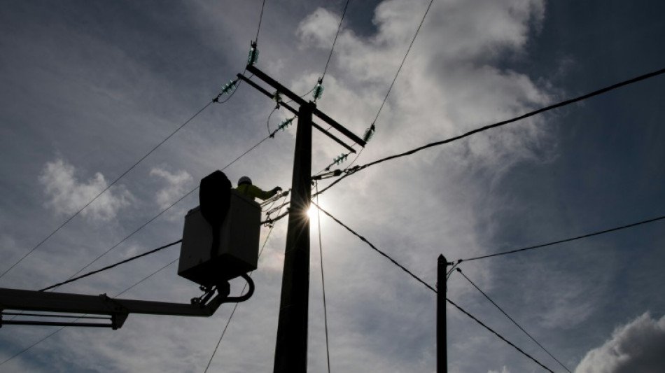 Temp&ecirc;tes: un agent d'Enedis mort en Bretagne, d&eacute;g&acirc;ts sur la fa&ccedil;ade ouest