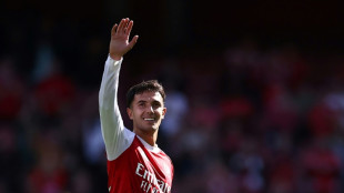 Arsenal vence Nottingham Forest e pula para lideran&ccedil;a do Ingl&ecirc;s