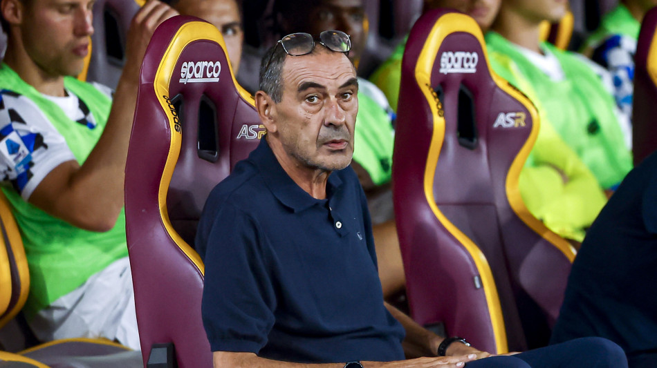 Serie A: Sarri, 'oggi distanti dalla Roma, loro lotteranno per il titolo'