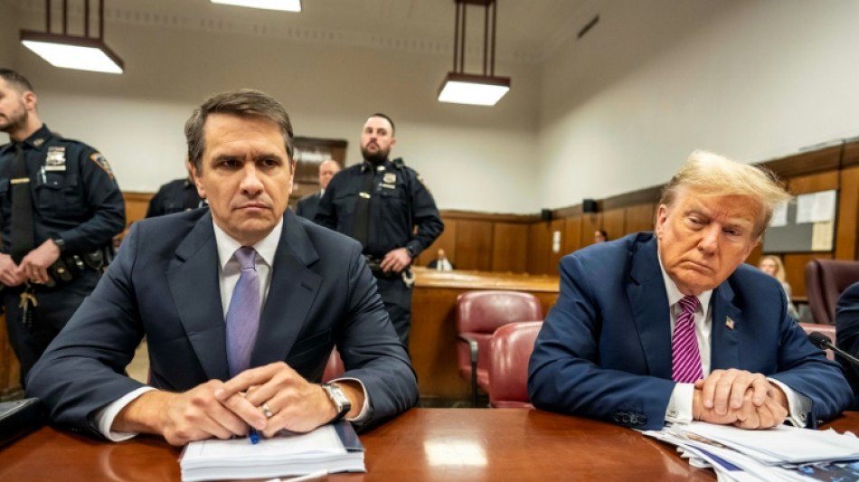 Jury f&uuml;r US-Strafprozess gegen Trump komplett - Mann z&uuml;ndet sich vor Gericht selbst an