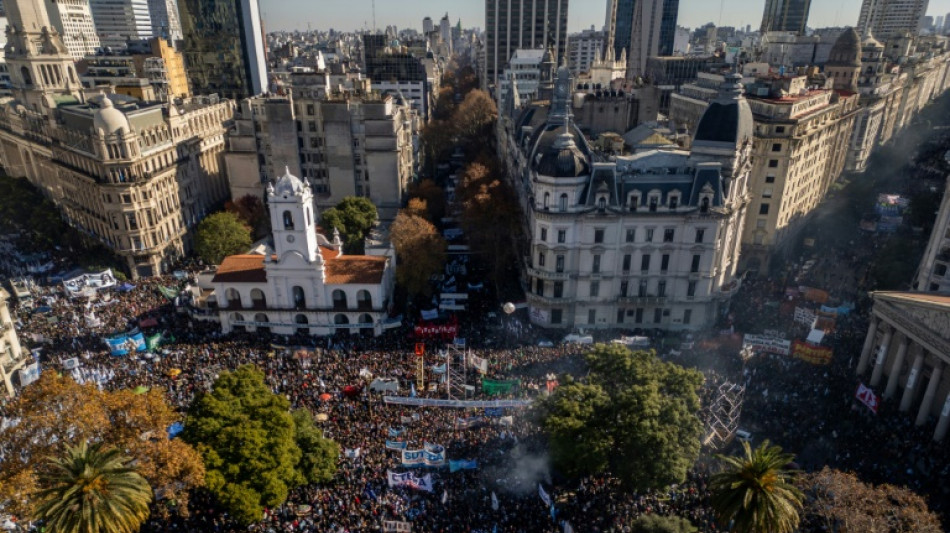 Decenas de miles de simpatizantes de Kirchner a la calle bajo el lema "Argentina con Cristina"