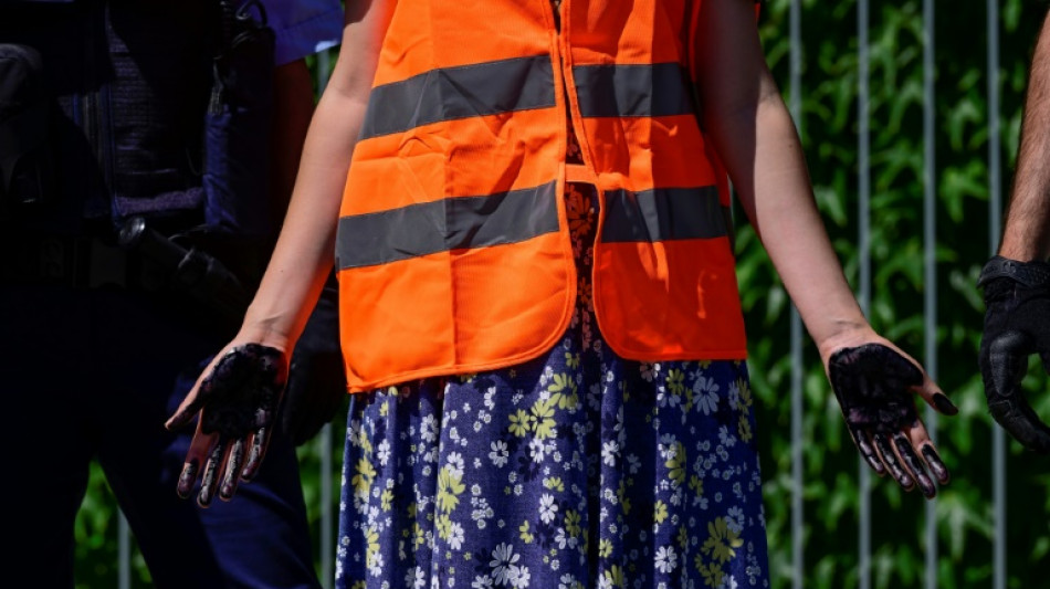 Drei junge Klimaaktivisten in M&uuml;nchen nach Stra&szlig;enblockade verwarnt