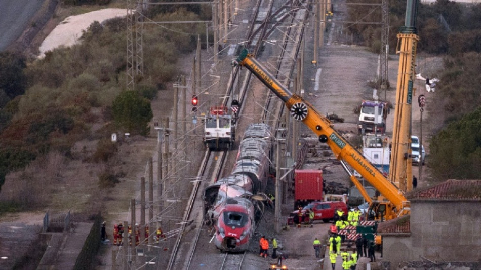 El Gobierno espa&ntilde;ol acusa a la oposici&oacute;n de alimentar "el caos" tras la tragedia ferroviaria