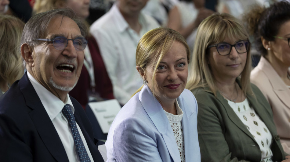 Meloni, i salari sono tornati a crescere più dell'inflazione