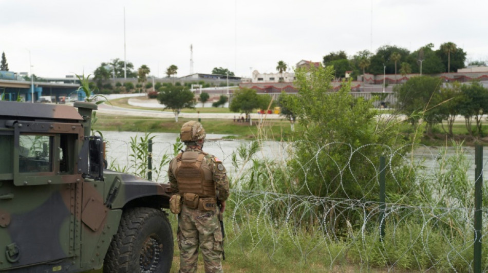 Una jueza de EEUU bloquea el procedimiento acelerado de expulsi&oacute;n de migrantes de Trump