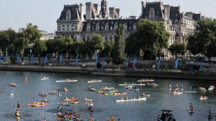 Par&iacute;s celebra el primer aniversario de los Juegos Ol&iacute;mpicos con un desfile en el Sena
