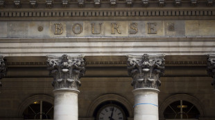 Borsa: Europa riduce calo dopo inflazione Eurozona, Milano -0,3%
