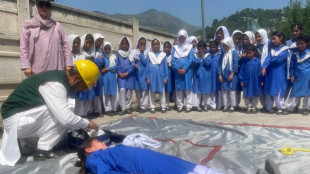 Au Cachemire pakistanais, premiers secours et exercices d'évacuation dans les écoles