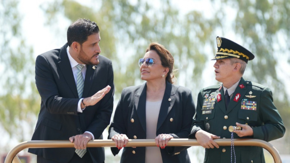 Ministro e deputado parentes da presidente de Honduras renunciam por esc&acirc;ndalo narco