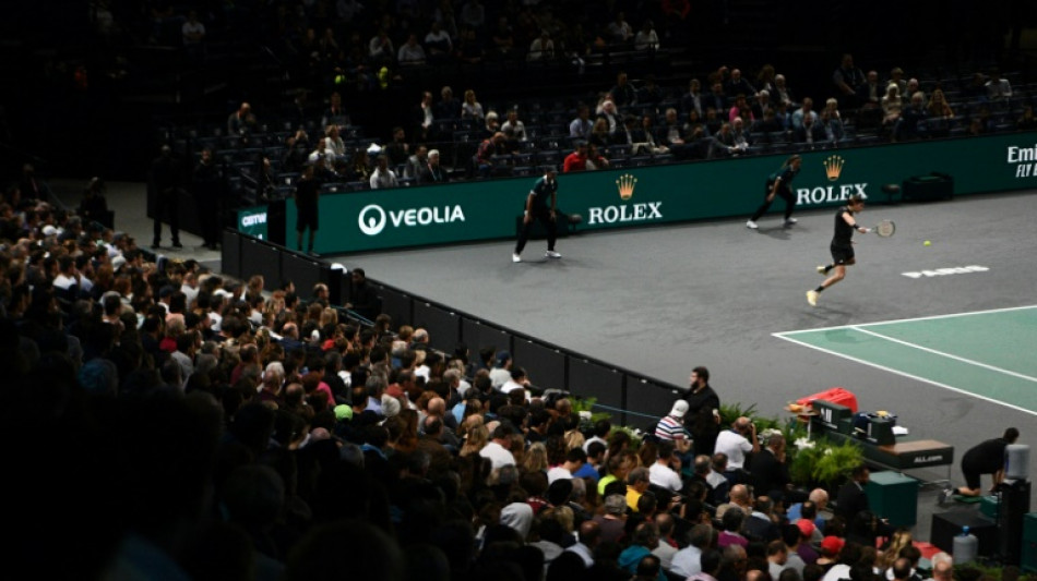 Tsitsipas pasa con solvencia a octavos del Masters 1000 de Par&iacute;s