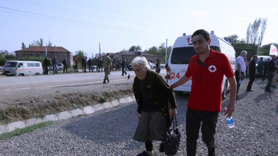 Refugiados de Nagorno-Karabakh come&ccedil;am a chegar &agrave; Arm&ecirc;nia