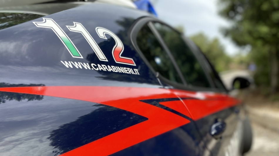 Liceale accoltellato davanti a scuola, si cerca l'aggressore