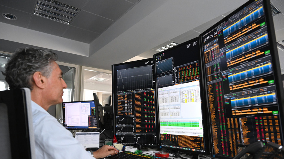 Borsa: Milano sale dello 0,4%, scivola Stm dopo i conti