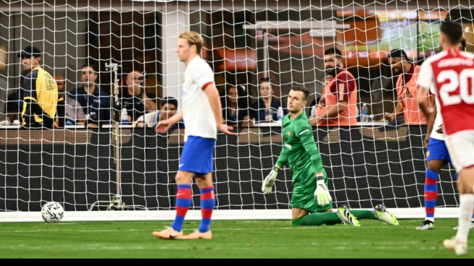 De uniforme branco, Bar&ccedil;a perde para o Arsenal (5-3) em sua estreia na pr&eacute;-temporada em Los Angeles