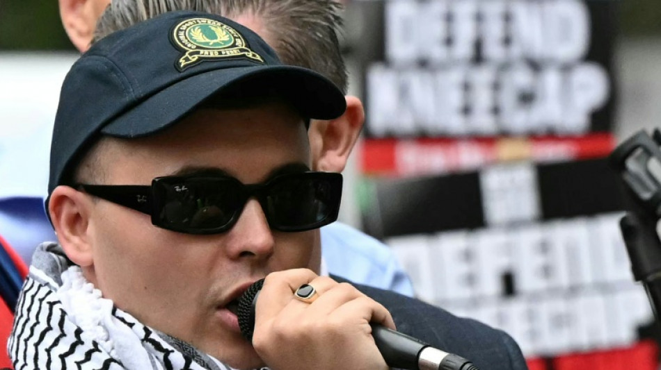 Retour au tribunal pour un des rappeurs de Kneecap, accus&eacute; de soutien au Hezbollah