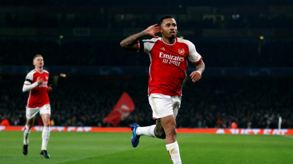 Arsenal hit Lens for six to reach Champions League last 16