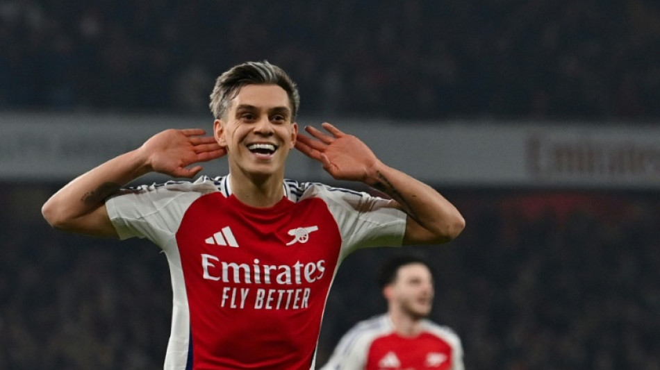 Arsenal vence Tottenham em cl&aacute;ssico e fica a 4 pontos do l&iacute;der Liverpool