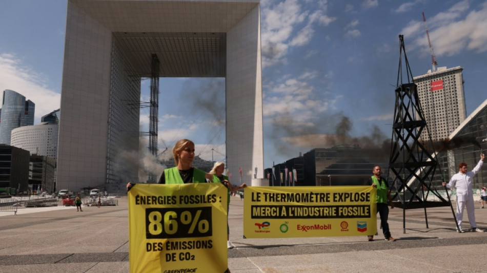Climat: Greenpeace accuse les p&eacute;troliers europ&eacute;ens de ne "rien faire" pour la transition