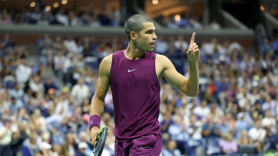 Alcaraz avan&ccedil;a &agrave; 3&ordf; rodada do US Open e pressiona Sinner