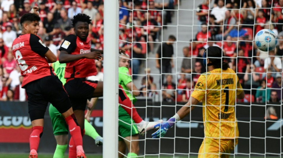 Leverkusen vence Wolfsburg (4-3) nos acr&eacute;scimos; Stuttgart goleia Dortmund