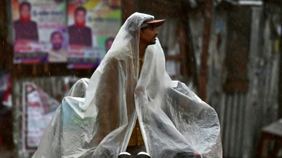 Cientos de miles de evacuados en Banglad&eacute;s antes de llegada de poderoso cicl&oacute;n