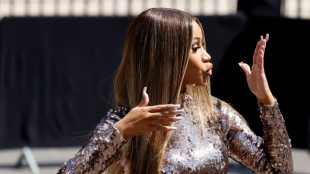 Jet de micro de Cardi B: la police classe l'enqu&ecirc;te