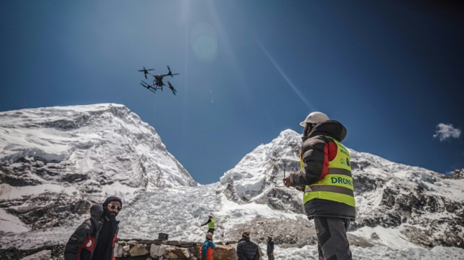 N&eacute;pal: des drones &agrave; l'assaut des d&eacute;chets de l'Everest