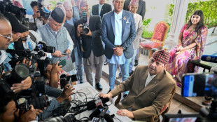 Cientos de personas celebran el cumplea&ntilde;os del ex rey de Nepal en se&ntilde;al de apoyo
