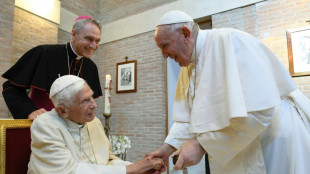 El expont&iacute;fice Benedicto XVI est&aacute; "muy enfermo", dice el papa Francisco