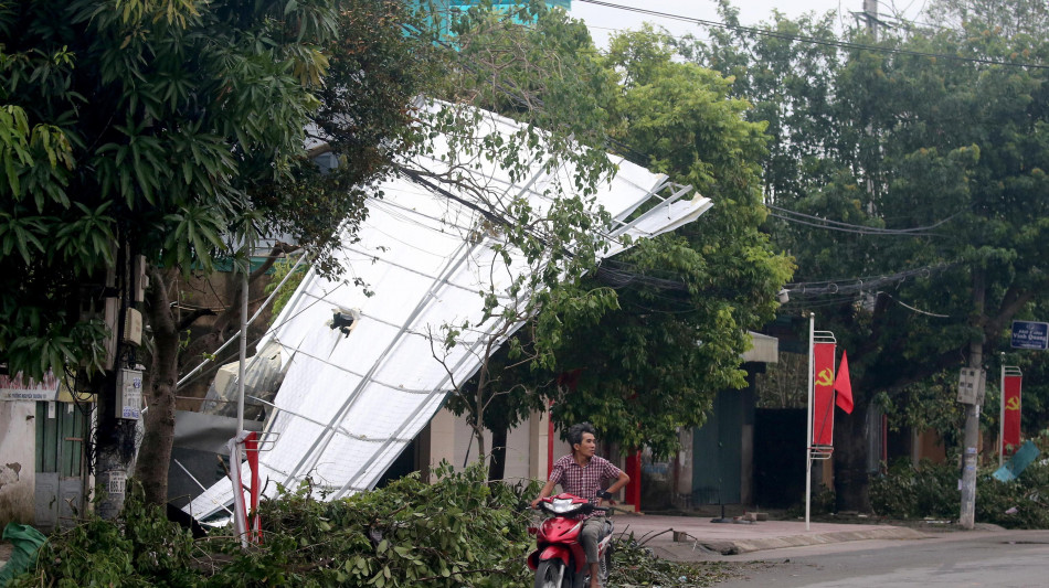 Tifone Kajiki uccide cinque persone in Thailandia