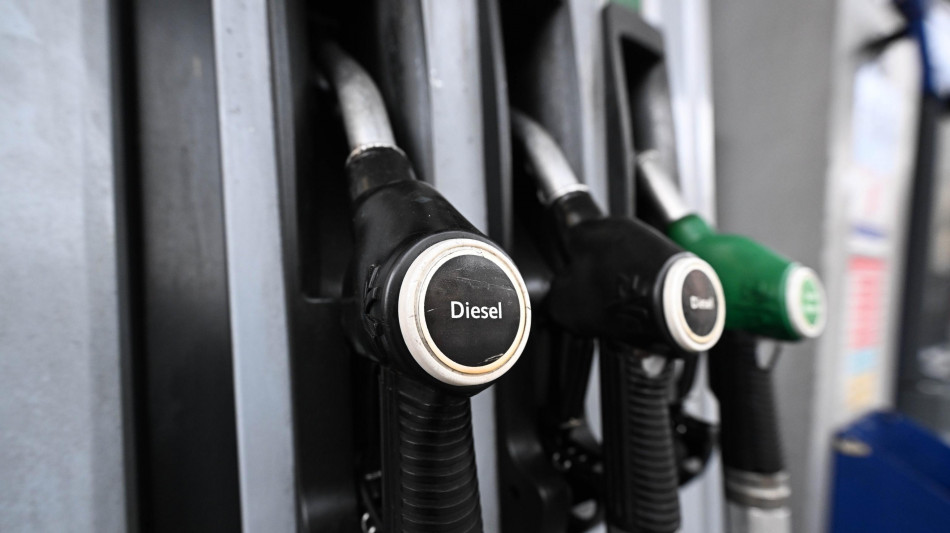 Mimit, benzina self in media a 1,782 euro al litro, gasolio a 2,143 euro