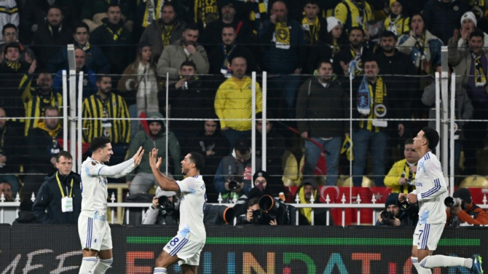 Aston Villa e Lyon vencem fora de casa e se garantem nas oitavas da Liga Europa