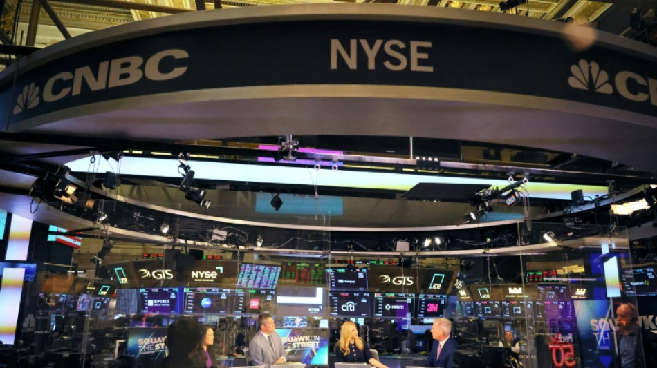Wall Street ouvre en baisse, lasse de la crise de la dette am&eacute;ricaine