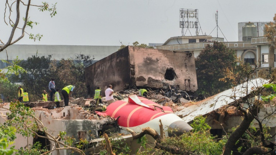Einer der Flugschreiber nach Flugzeugabsturz in Indien gefunden - 265 Tote geborgen