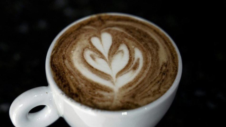 Wasser und Kaffee Lieblingsgetr&auml;nke der Deutschen: &Auml;ltere trinken generell zu wenig