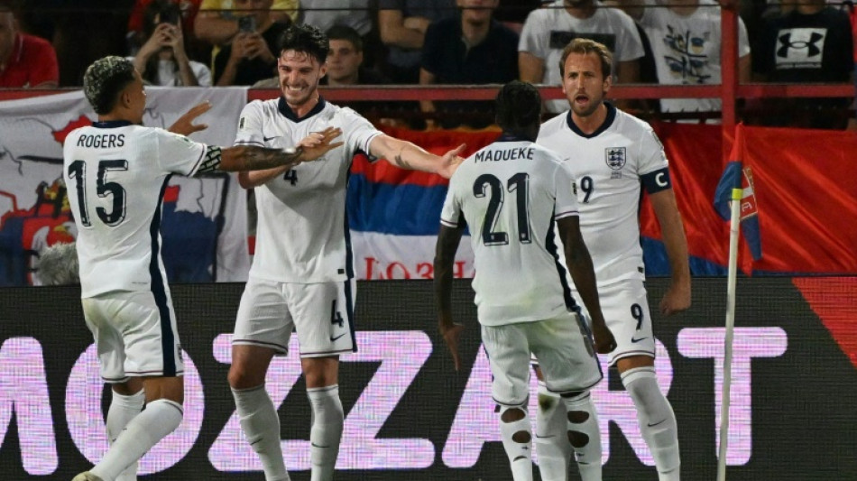 Inglaterra goleia S&eacute;rvia (5-0) e fica perto da Copa de 2026