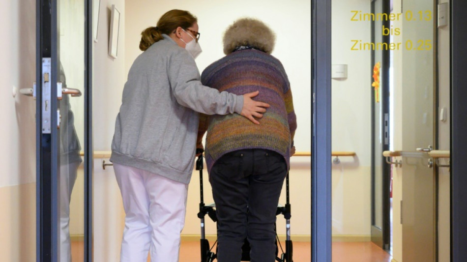 Eigenanteile f&uuml;r Pflegebed&uuml;rftige in Heimen steigen: Zusch&uuml;sse bremsen Anstieg ab