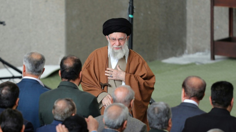 El l&iacute;der supremo de Ir&aacute;n promete una "respuesta firme" en caso de ataque