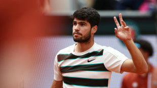 Alcaraz arranca la defensa de Roland Garros con triunfo sin fisuras ante Zeppieri