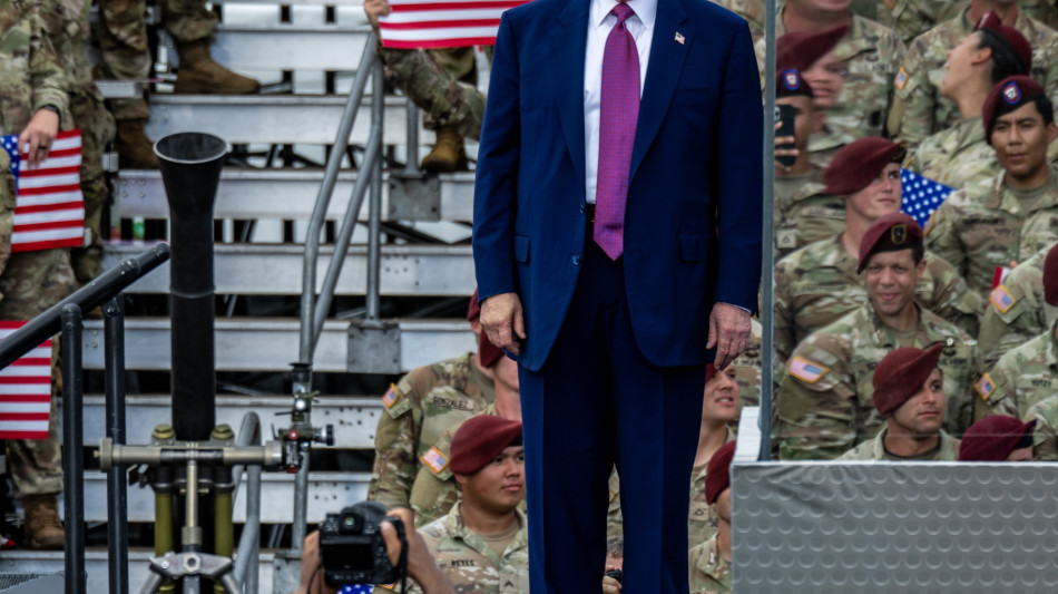 Dollaro sotto pressione con Trump, cala ai minimi da tre anni