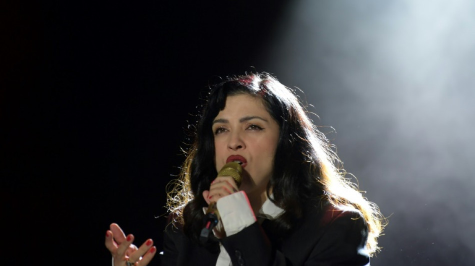 Mon Laferte se revela como artista pl&aacute;stica con gran exposici&oacute;n en Chile