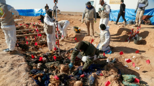 Exhuman los restos de un centenar de mujeres y ni&ntilde;os kurdos de una fosa en Irak