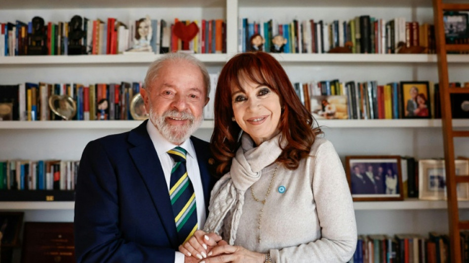 Lula visita Kirchner e lhe deseja 'força para seguir lutando'