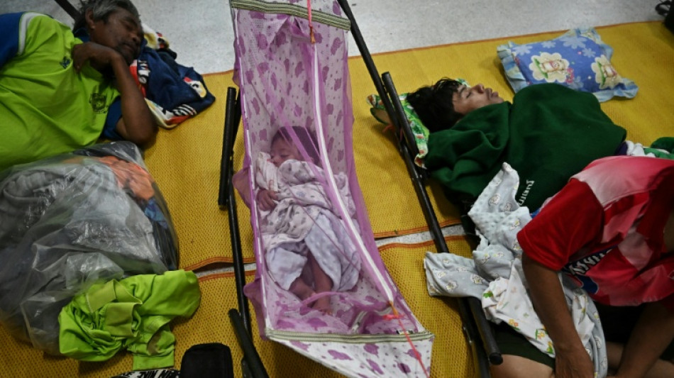 La Thaïlande affirme que plus de 100.000 civils ont fui les affrontements avec le Cambodge